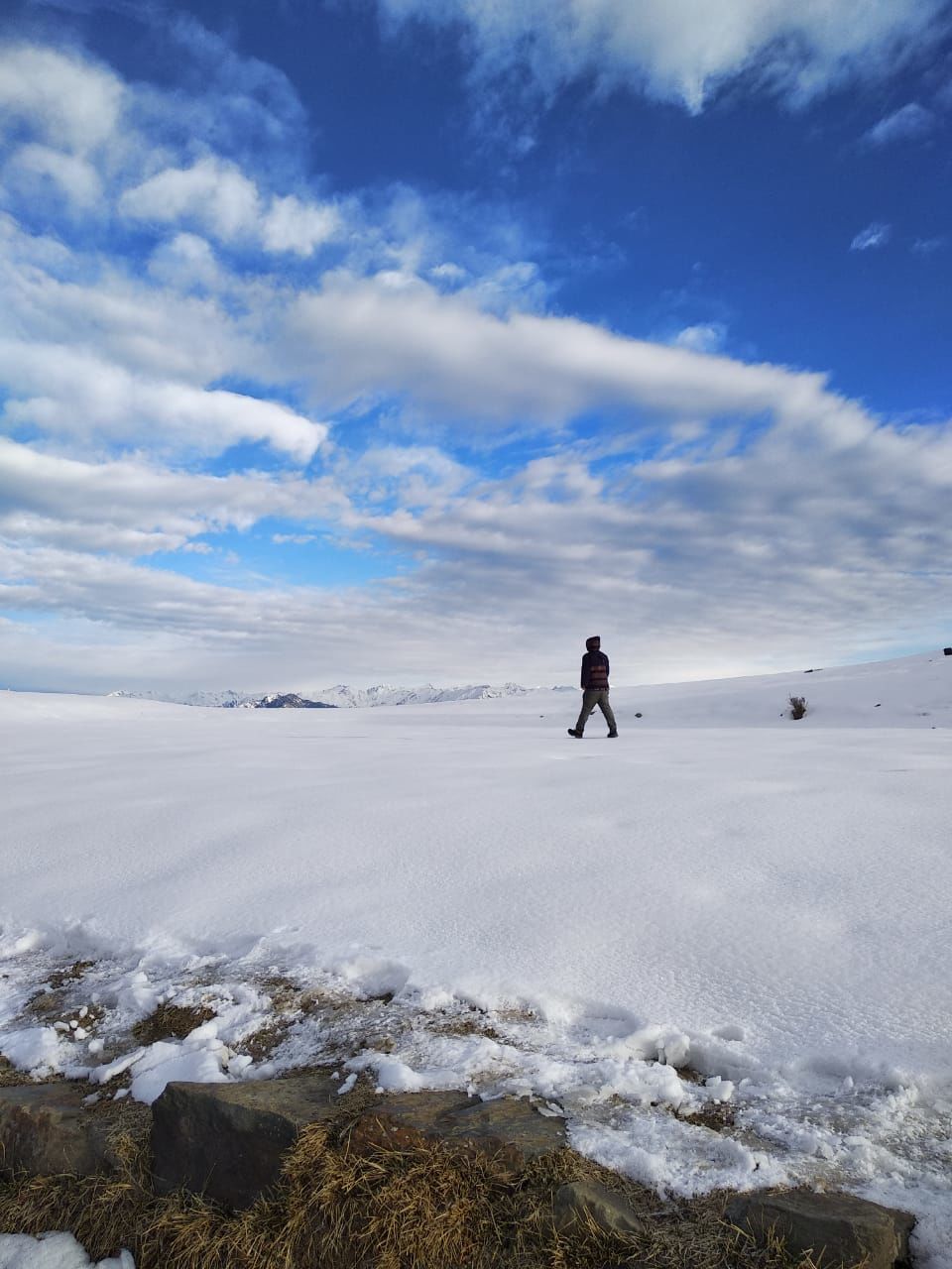 Photo of Trekking to a Frozen Lake – a Picture Perfect Trail to Parashar 12/13 by Kanj Saurav