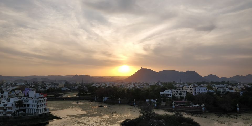 Photo of UDAIPUR : FATEHSAGAR LAKE, MAHARANA PRATAP STAMBH, ROPEWAY, PICHOLA LAKE, JHEEL GINGER CAFE by Rohan Gokhale (RG)