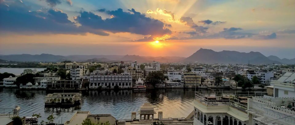 Photo of Enjoy Mouth Watering Food with Jaw Dropping view at this Restaurant When In Udaipur by PopTraveller