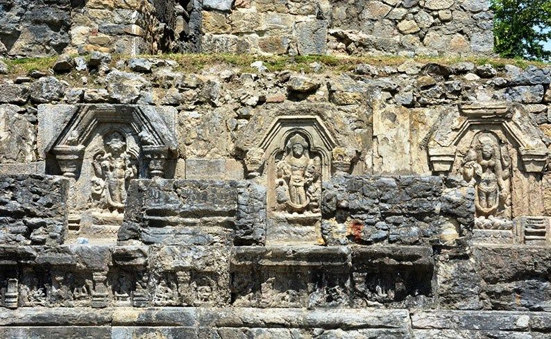 Photo of Martand Sun Temple – the pride of Kashmir, now in ruins 8/12 by Bee The Musafir
