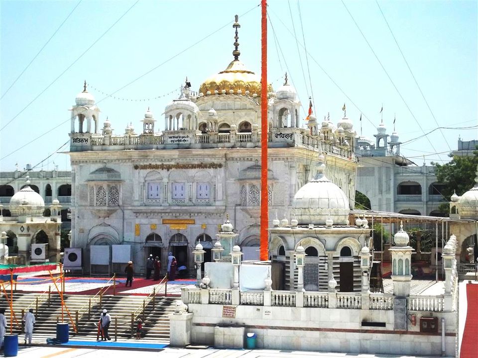 Photo of Paying obeisance at Hazur Sahib Nanded; where Guru Gobind Singh breathed his last 1/13 by Bee The Musafir