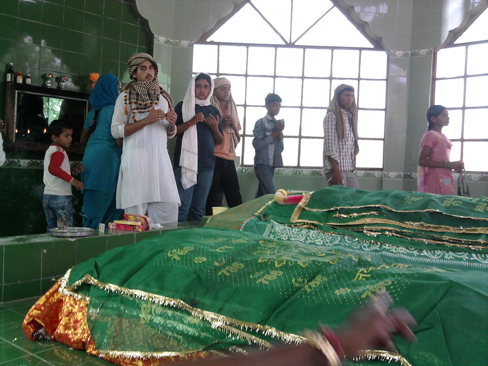 Photo of The mausoleum of Laila-Majnu is here in India 5/7 by Bee The Musafir