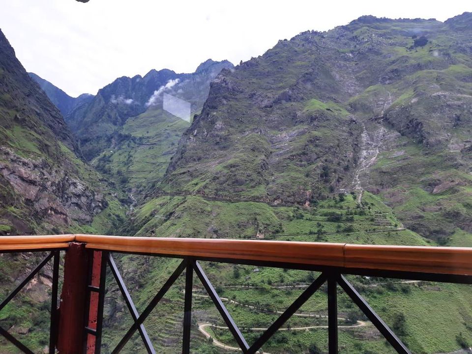Photo of When I was the lone pilgrim at Badrinath temple... 4/11 by Bee The Musafir