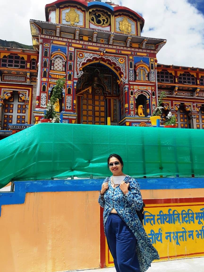 Photo of When I was the lone pilgrim at Badrinath temple... 8/11 by Bee The Musafir