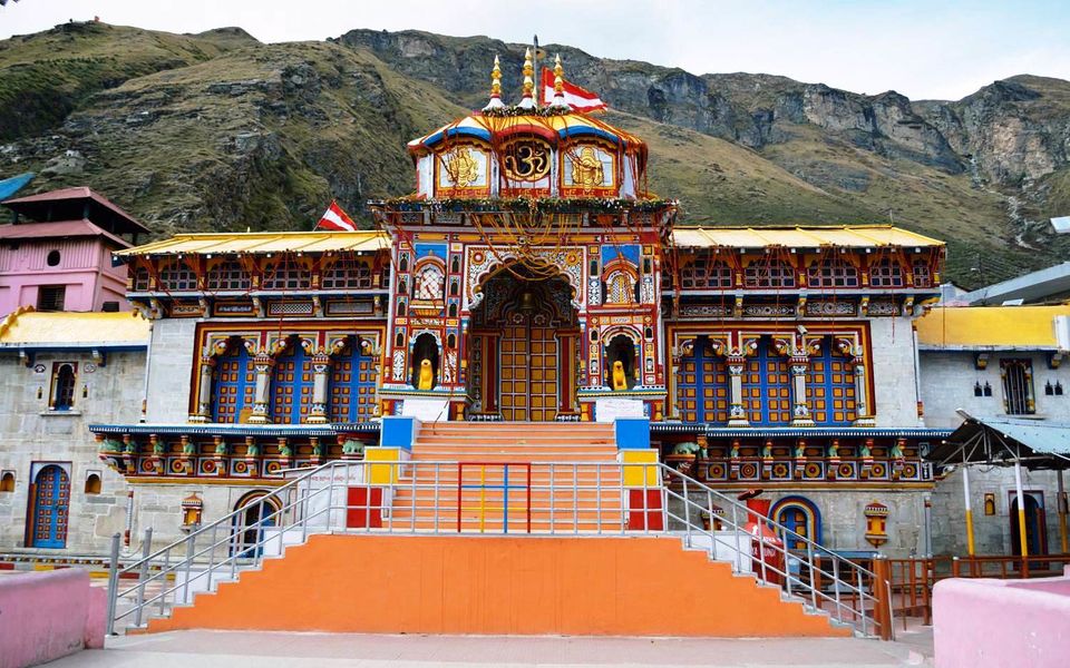 Photo of When I was the lone pilgrim at Badrinath temple... 11/11 by Bee The Musafir