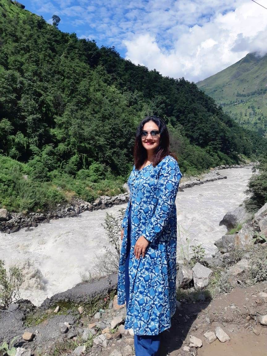 Photo of When I was the lone pilgrim at Badrinath temple... 6/11 by Bee The Musafir