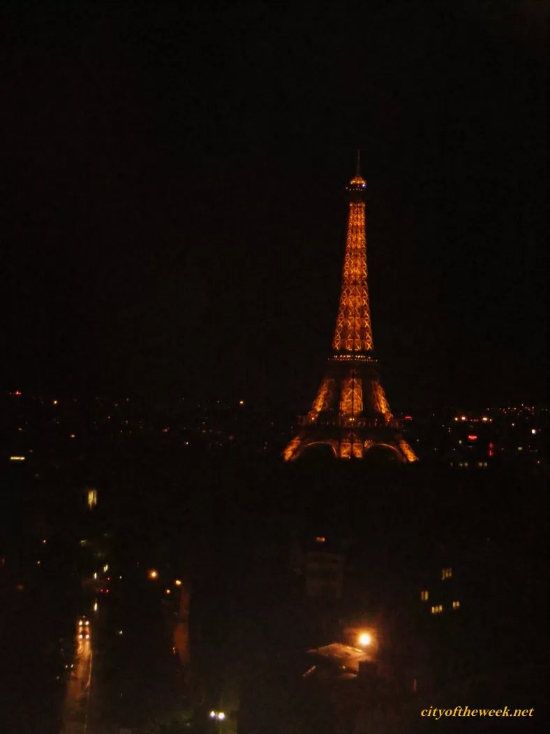 Photo of Eiffel Tower, Avenue Anatole France, Paris, France by Audrey