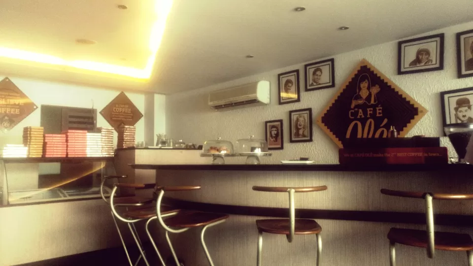 Photo of Cafe Ole, Mission Street, Puducherry, India by Dhruv Kaicker
