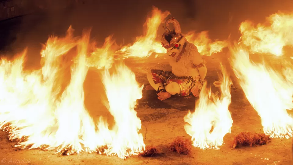 Photo of Uluwatu Temple, Pecatu, Badung Regency, Bali, Indonesia by Harsh Mundra