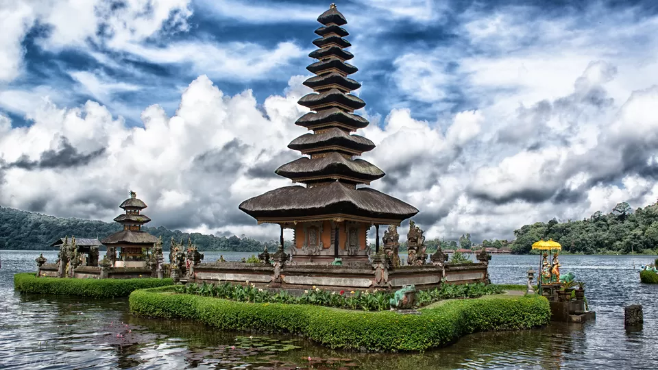 Photo of Pura Ulun Danu Beratan, Candikuning, Tabanan Regency, Bali, Indonesia by Harsh Mundra