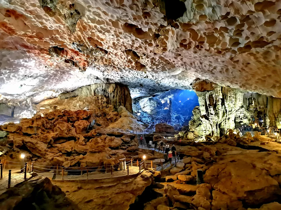 Photo of Hạ Long Bay, Thành phố Hạ Long, Quảng Ninh, Vietnam by Harsh Mundra