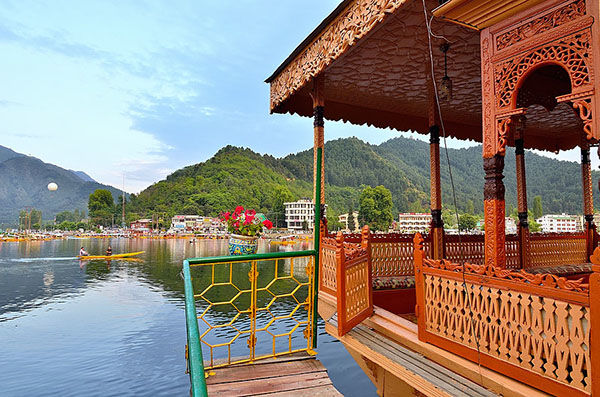 Photo of Clichéd Yet Classic Must Do Things While In Kashmir 1/5 by Tanishka Goel