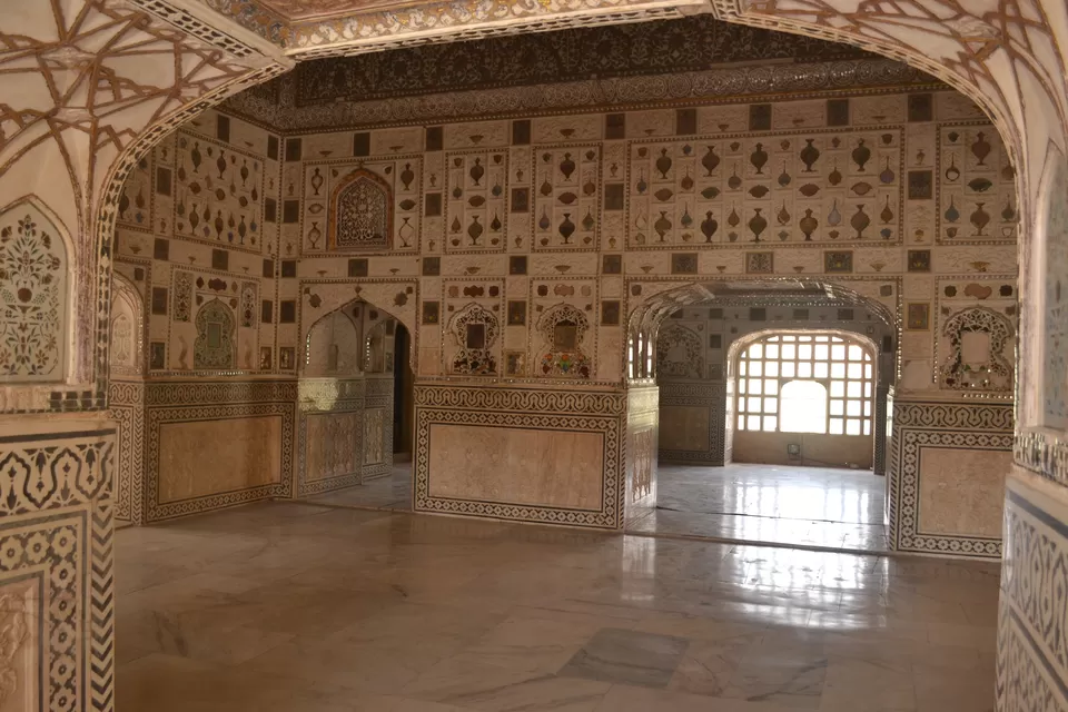 Photo of Sheesh Mahal, Jaipur, Rajasthan, India by The_Budget_Backpacker