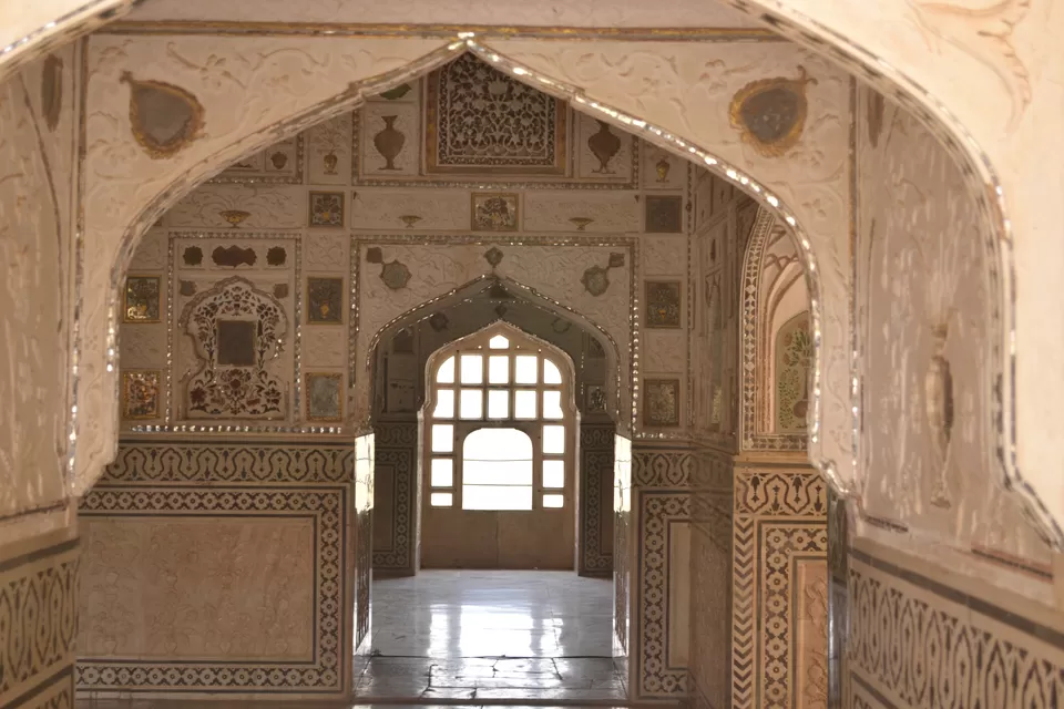 Photo of Sheesh Mahal, Jaipur, Rajasthan, India by The_Budget_Backpacker