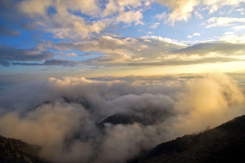 Photo of Indrahar Pass Trail, Dhar Alangari, Himachal Pradesh, India by The_Budget_Backpacker