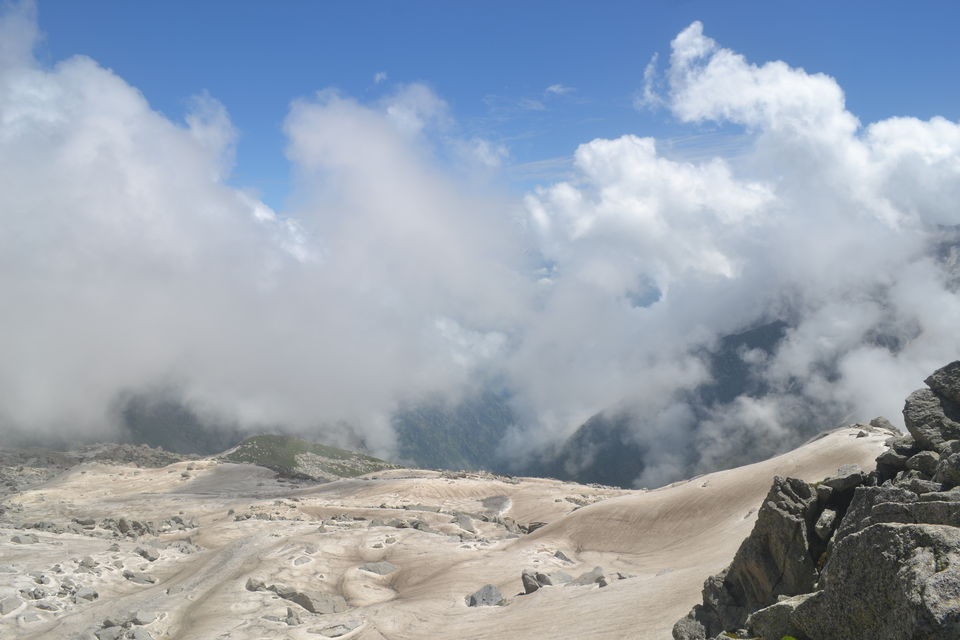 Photo of Indrahar Pass Trail, Dhar Alangari, Himachal Pradesh, India by The_Budget_Backpacker
