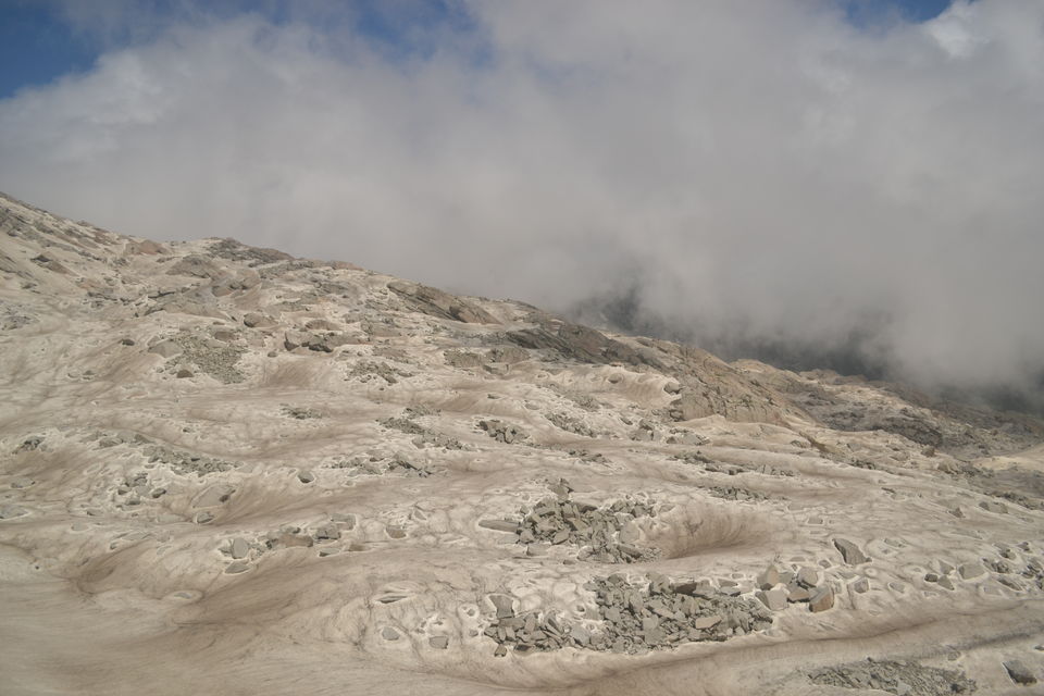 Photo of Indrahar Pass Trail, Dhar Alangari, Himachal Pradesh, India by The_Budget_Backpacker
