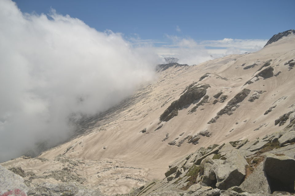 Photo of Indrahar Pass Trail, Dhar Alangari, Himachal Pradesh, India by The_Budget_Backpacker