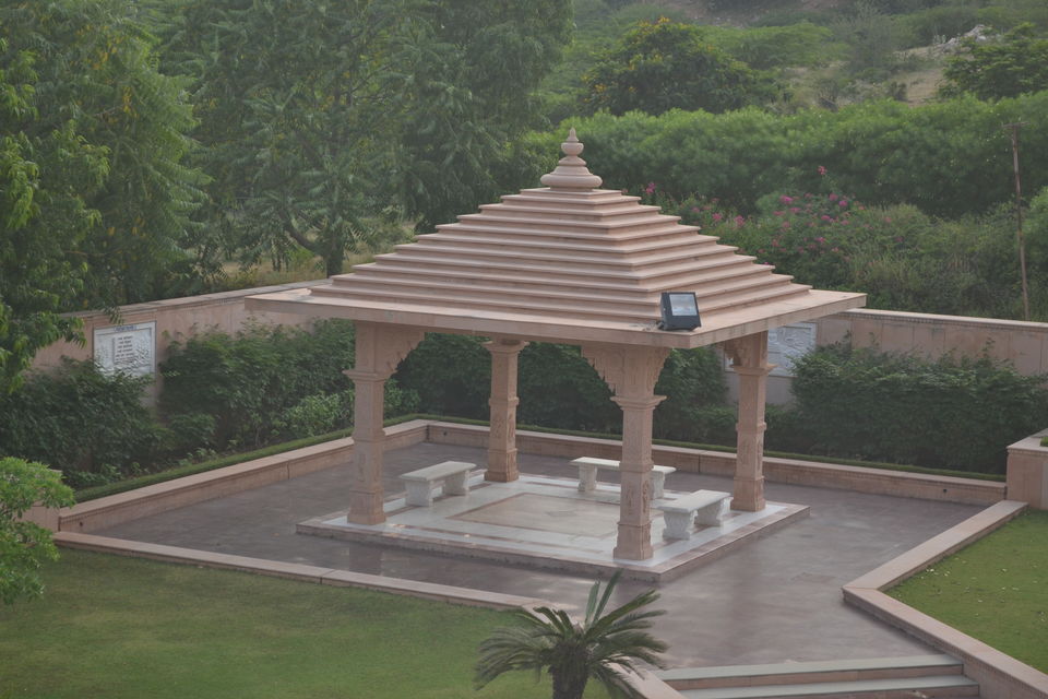Photo of A religious abode in the outskirts of Ajmer 2/10 by The_Budget_Backpacker