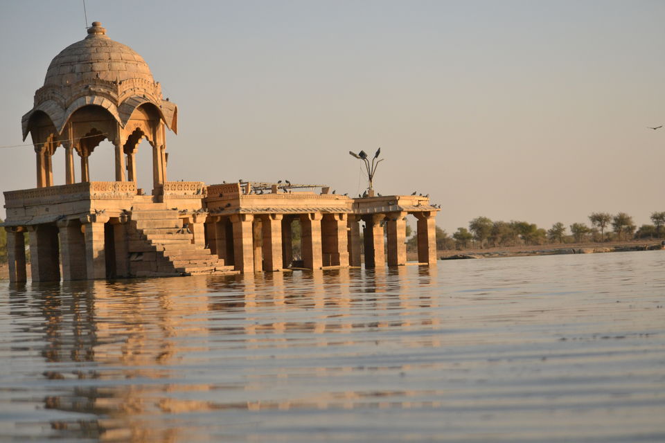 Photo of Gadisar Lake, Postal Colony, Jaisalmer, Rajasthan by The_Budget_Backpacker