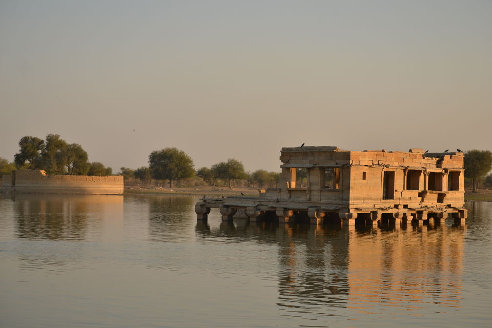 Photo of Gadisar Lake, Postal Colony, Jaisalmer, Rajasthan by The_Budget_Backpacker