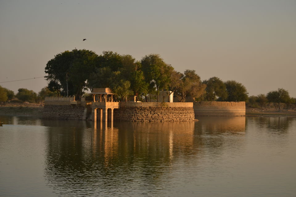 Photo of Gadisar Lake, Postal Colony, Jaisalmer, Rajasthan by The_Budget_Backpacker