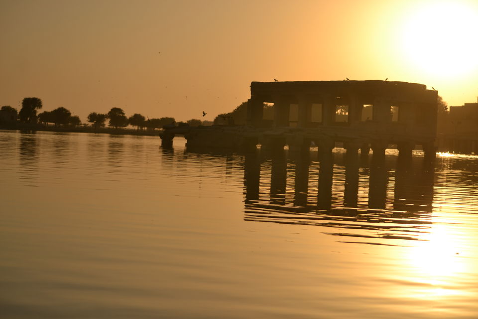 Photo of Gadisar Lake, Postal Colony, Jaisalmer, Rajasthan by The_Budget_Backpacker