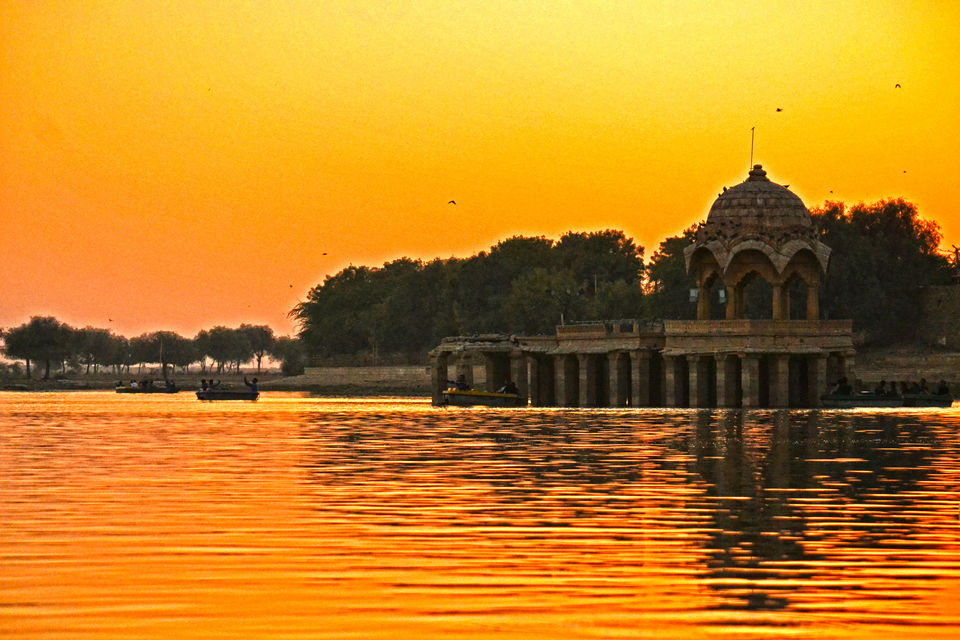 Photo of Gadisar Lake, Postal Colony, Jaisalmer, Rajasthan by The_Budget_Backpacker