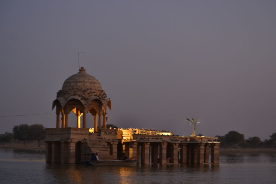 Photo of Gadisar Lake, Postal Colony, Jaisalmer, Rajasthan by The_Budget_Backpacker