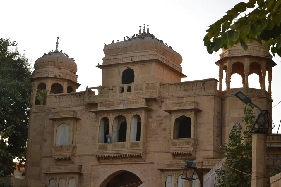Photo of Tilon Ki Pol Gadisar Lake, Postal Colony, Jaisalmer, Rajasthan, India by The_Budget_Backpacker