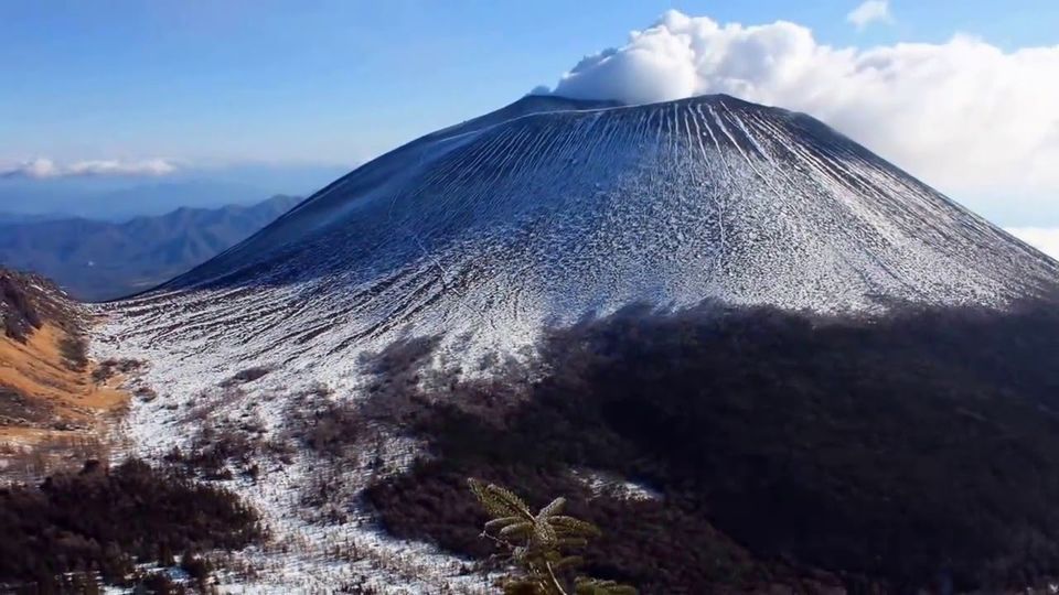 Photo of Mount Aso, Kurokawa, Aso, Kumamoto Prefecture, Japan by The_Budget_Backpacker