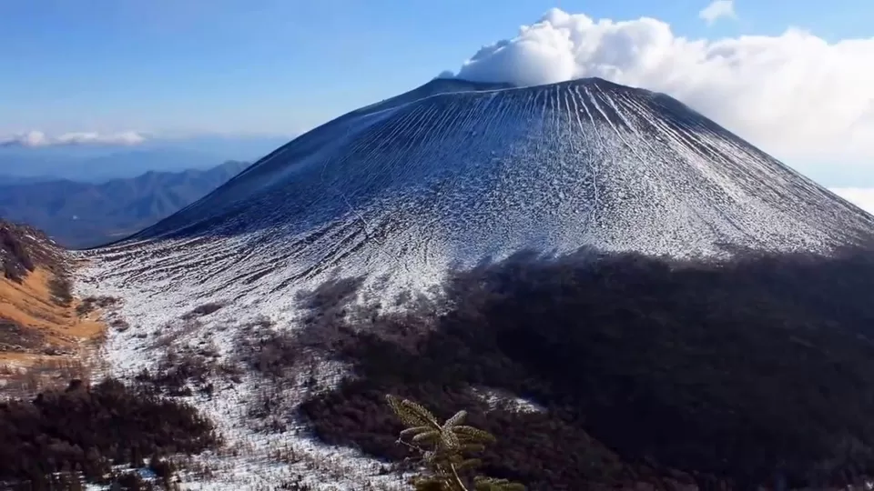 Photo of Mount Aso, Kurokawa, Aso, Kumamoto Prefecture, Japan by The_Budget_Backpacker