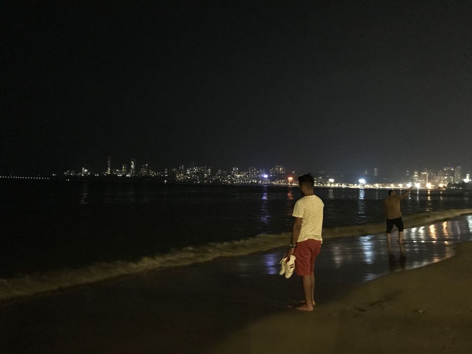 Photo of Marine Drive Beach, Chowpatty, Marine Lines, Mumbai, Maharashtra, India by The_Budget_Backpacker