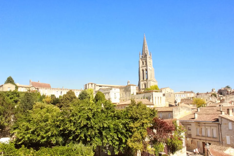 Photo of Saint-Émilion, France by Pix