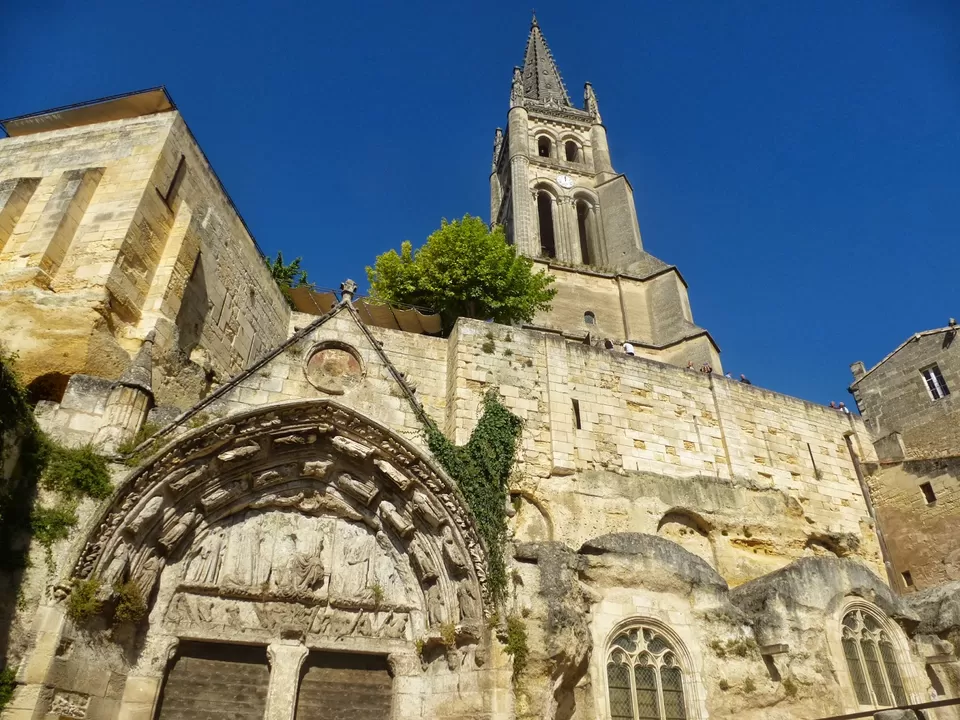Photo of Saint-Émilion, France by Pix