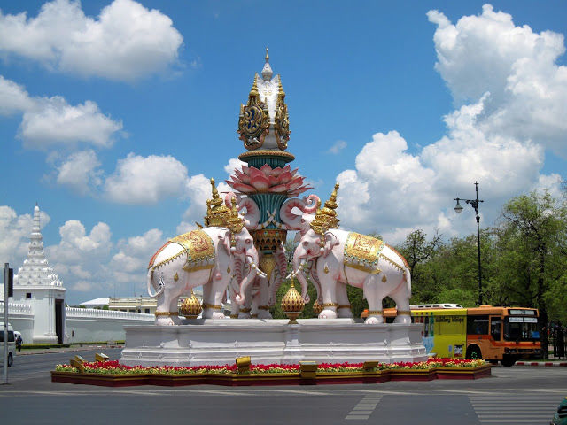 Photo of 玉佛寺The Royal Pantheon Phra Borom Maha Ratchawang Bangkok Thailand by Vinayak Ganji