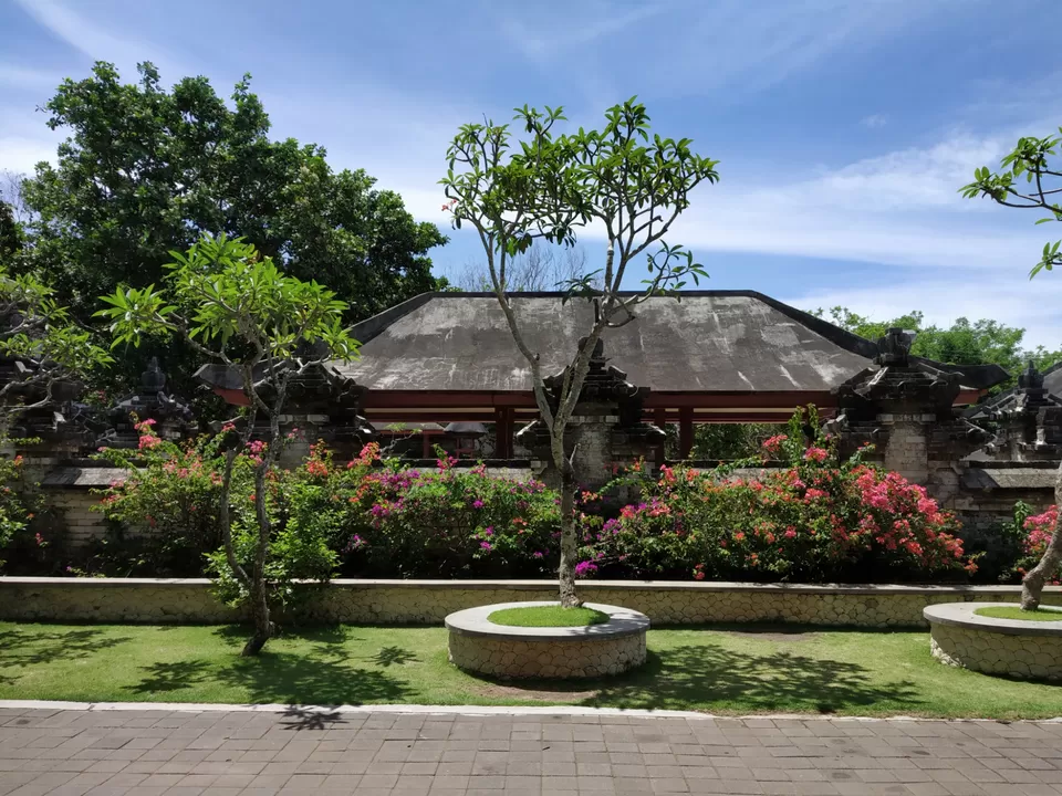 Photo of Uluwatu Temple, Pecatu, Badung Regency, Bali, Indonesia by Unwind with Anu Brahma