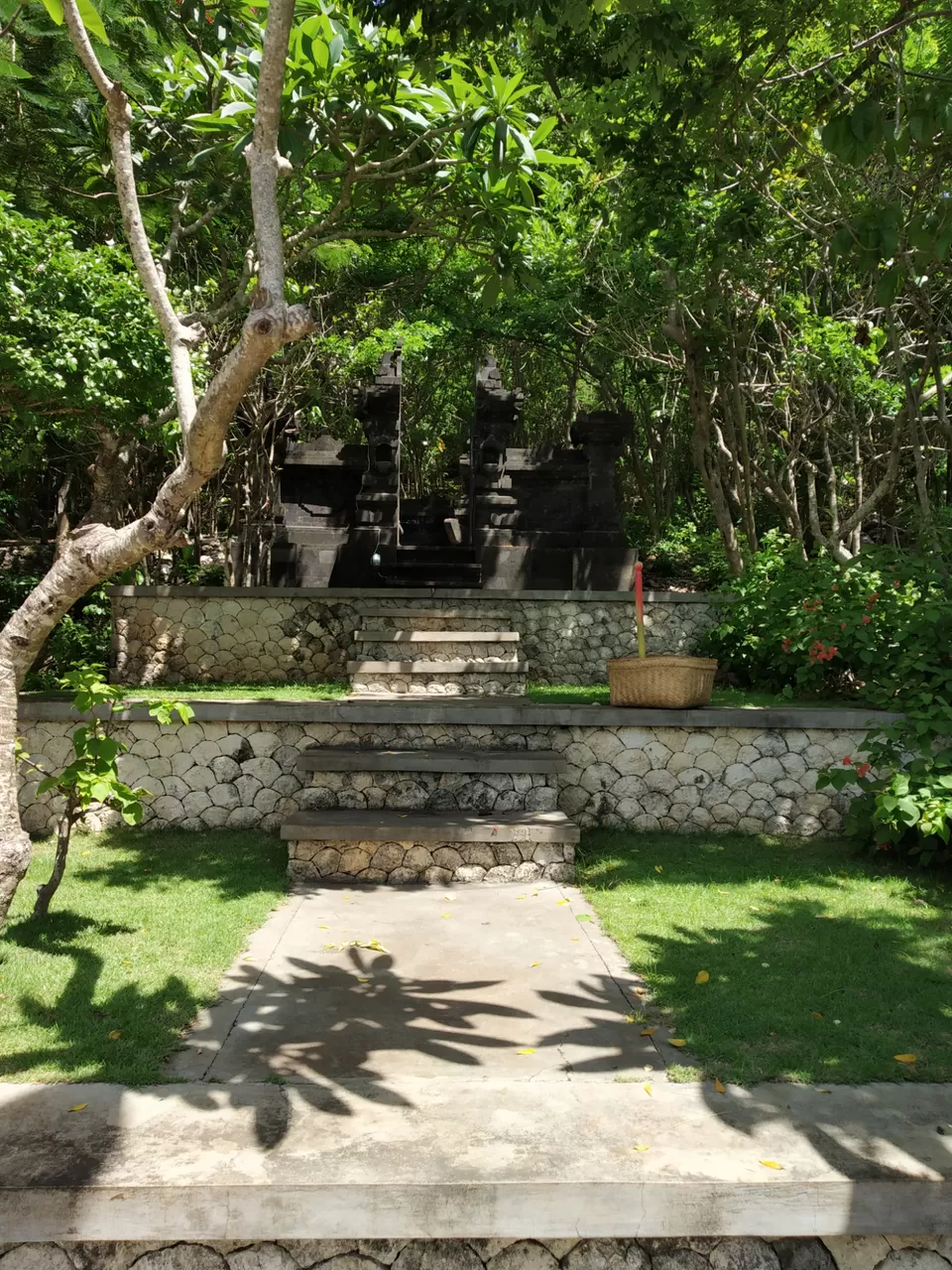 Photo of Uluwatu Temple, Pecatu, Badung Regency, Bali, Indonesia by Unwind with Anu Brahma