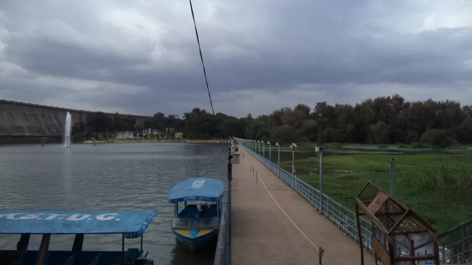 Photo of KRS Dam Road, Krishnarajasagara, Karnataka, India by Traveller
