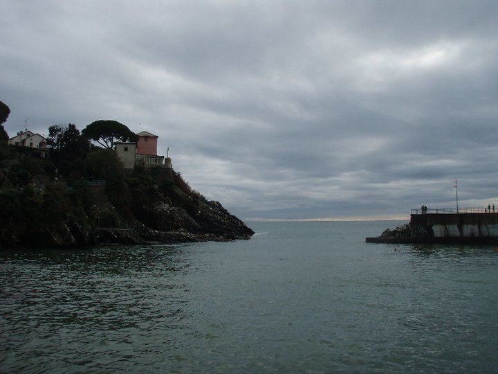 Photo of Walking at the heart of Genoa 1/1 by Unshod Rover