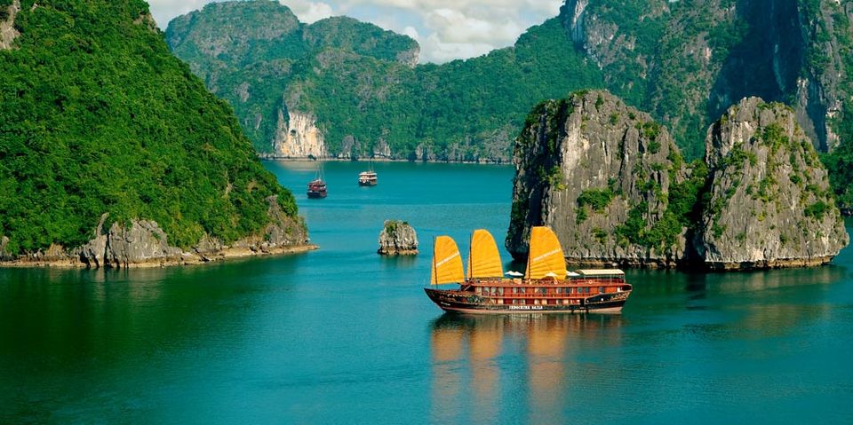 Photo of Explore the Secret of Glittering Destinations of South East Asia 2/5 by Linda Lee