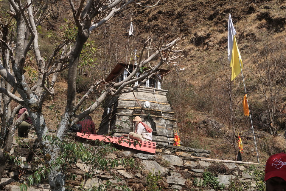 Photo of Chopta Chandrashila Deoriatal Trek 11/70 by Paromita Dutta