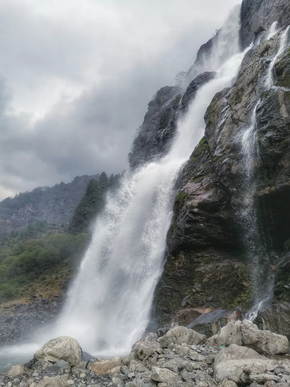 Photo of Nuranang Waterfalls, Cona, Shannan by Prasenjeet Sadhu