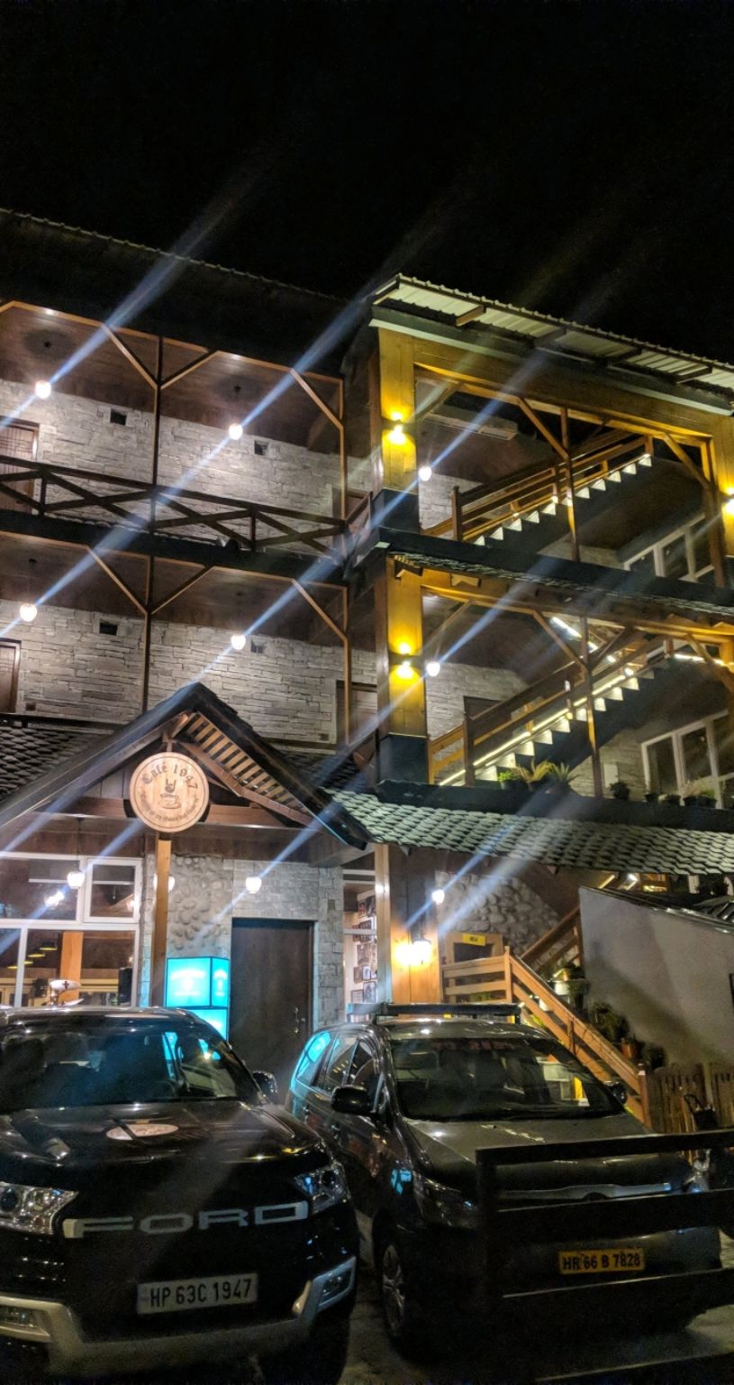 Photo of Manali Mall Market, Mall Road, Siyal, Manali, Himachal Pradesh, India by sainath reddy