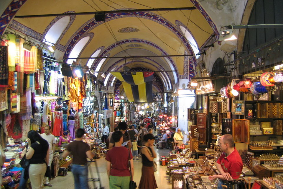 Photo of Step into the heart of Mumbai: Bazaars 3/3 by Savaari