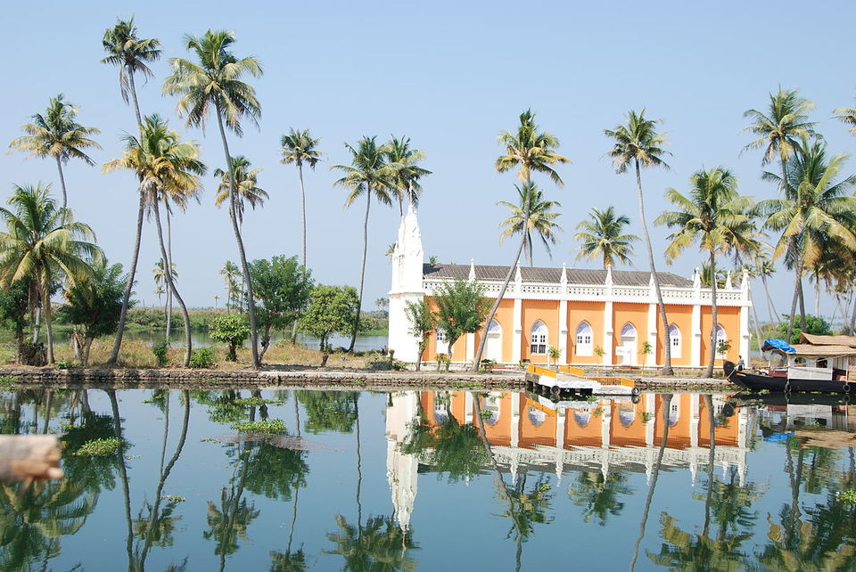 Photo of Exploring Kerala’s backwaters in Kumarakom 3/4 by Savaari