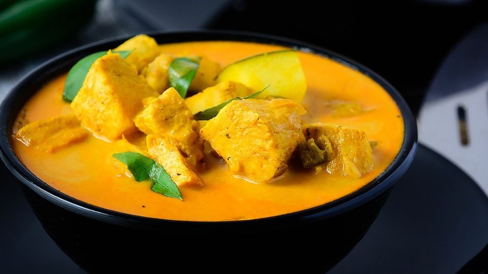 Photo of Onam 2020: A Peek Into The Famous Vegetarian Feast 4/10 by Savaari