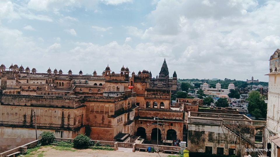 Photo of Jahangir Mahal, Paryatan Bhawan, Orchha, Madhya Pradesh, India by Lakshmisha Kerekoppa