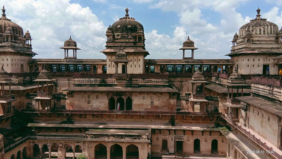 Photo of Jahangir Mahal, Paryatan Bhawan, Orchha, Madhya Pradesh, India by Lakshmisha Kerekoppa
