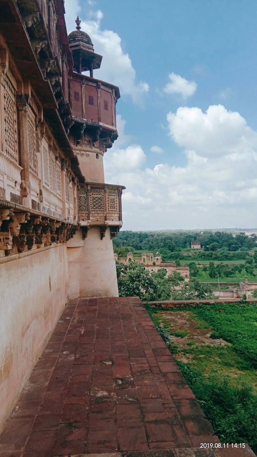 Photo of Jahangir Mahal, Paryatan Bhawan, Orchha, Madhya Pradesh, India by Lakshmisha Kerekoppa